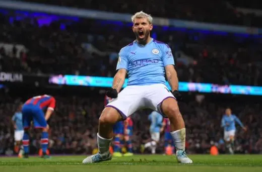Sergio Aguero tiet lo suyt roi Man City de gia nhap Chelsea.