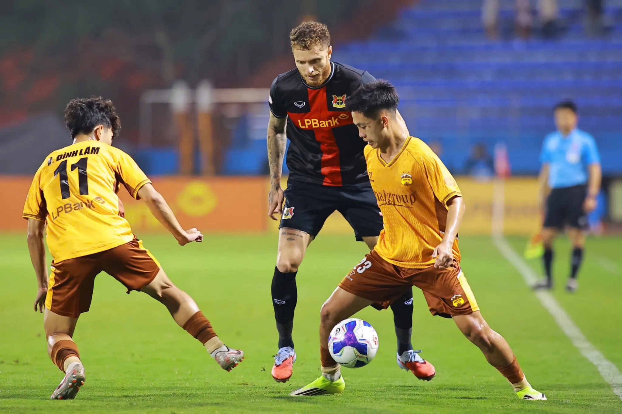 Hai cú tát cho Ninh Bình ở khúc cua vô địch VLeague 1