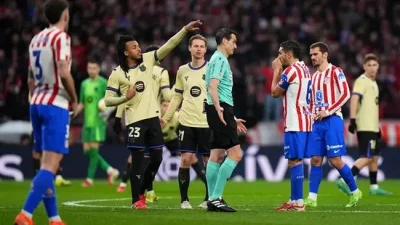 VAR 'bê bối' cướp bàn thắng, Frenkie de Jong nổi giận, Barcelona thua đau trước Atletico 1